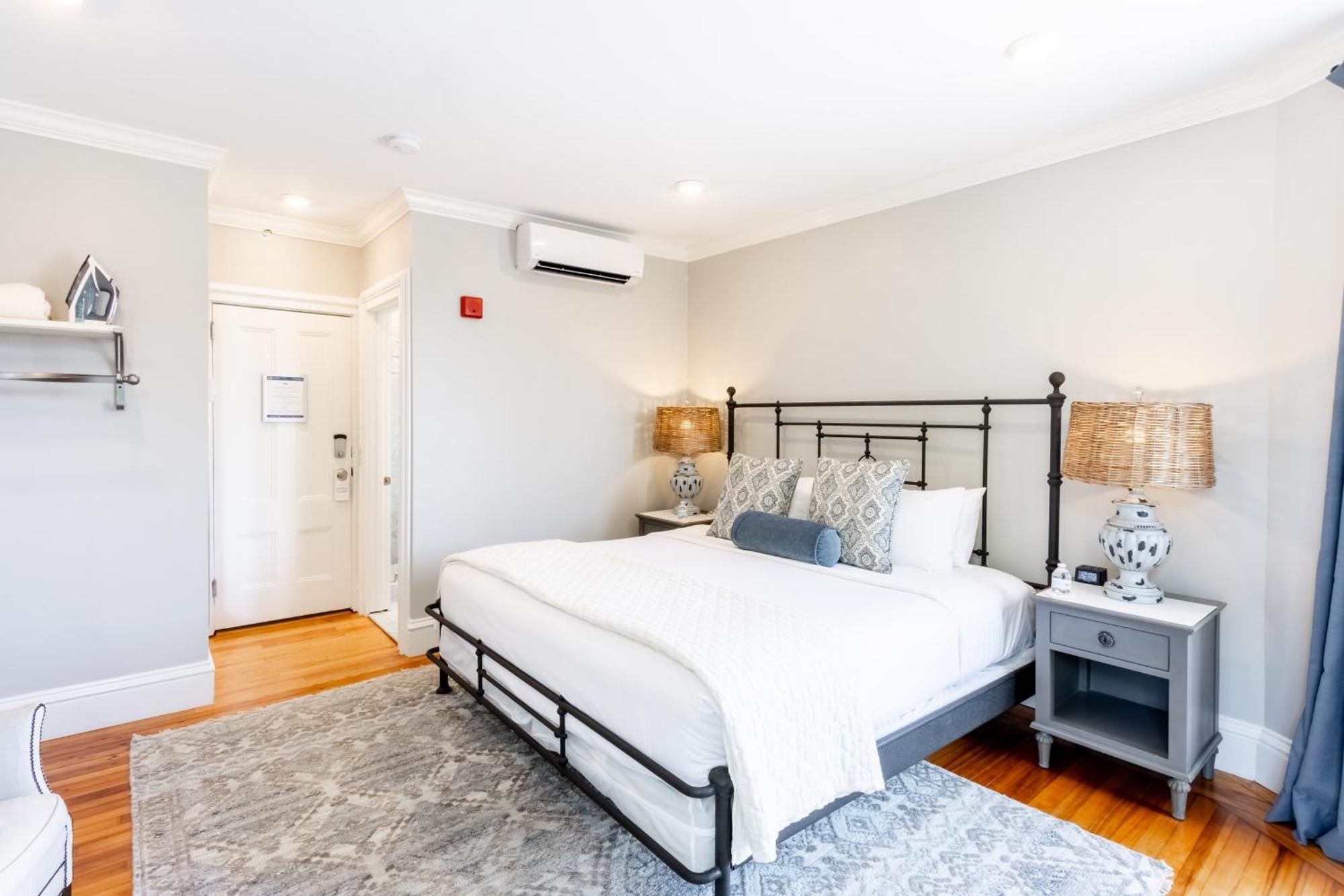 Serenity 4* Newport